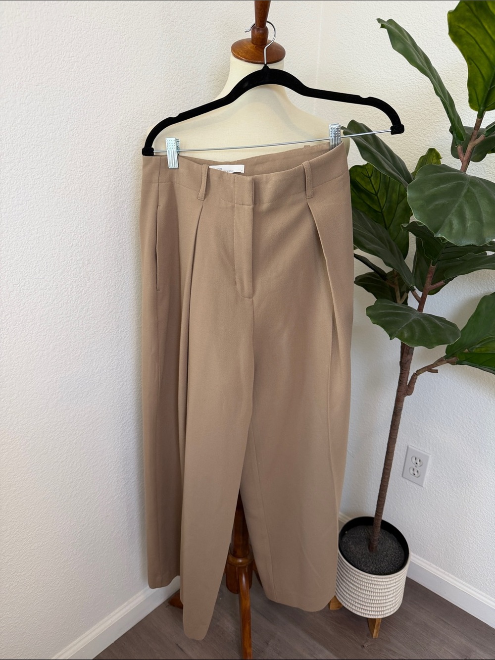 Oak + Fort Pleated Wide Leg Trouser - Picture 11 of 16